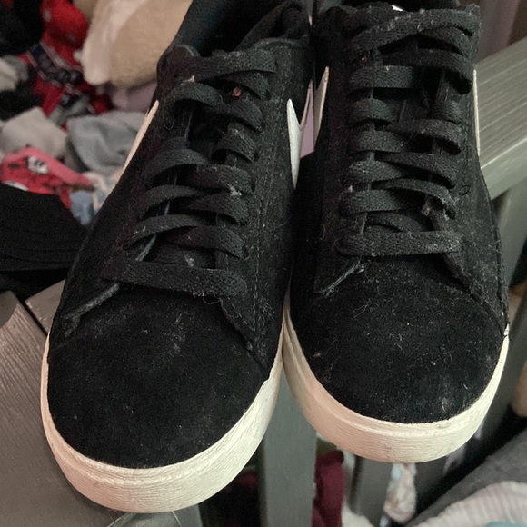 Nike - Picture 2 of 4